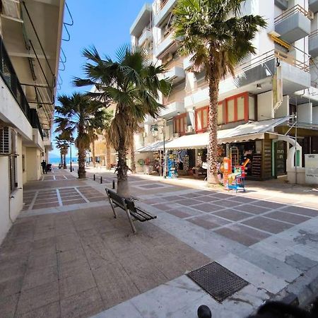 Apartment 50 Meters From The Beach Лоутраки Экстерьер фото
