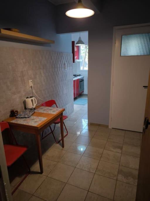 Apartment 50 Meters From The Beach Лоутраки Экстерьер фото
